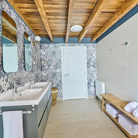 Ojangoiti With Outlet For Electric Vehicle By Kabia Gestion Holiday home *